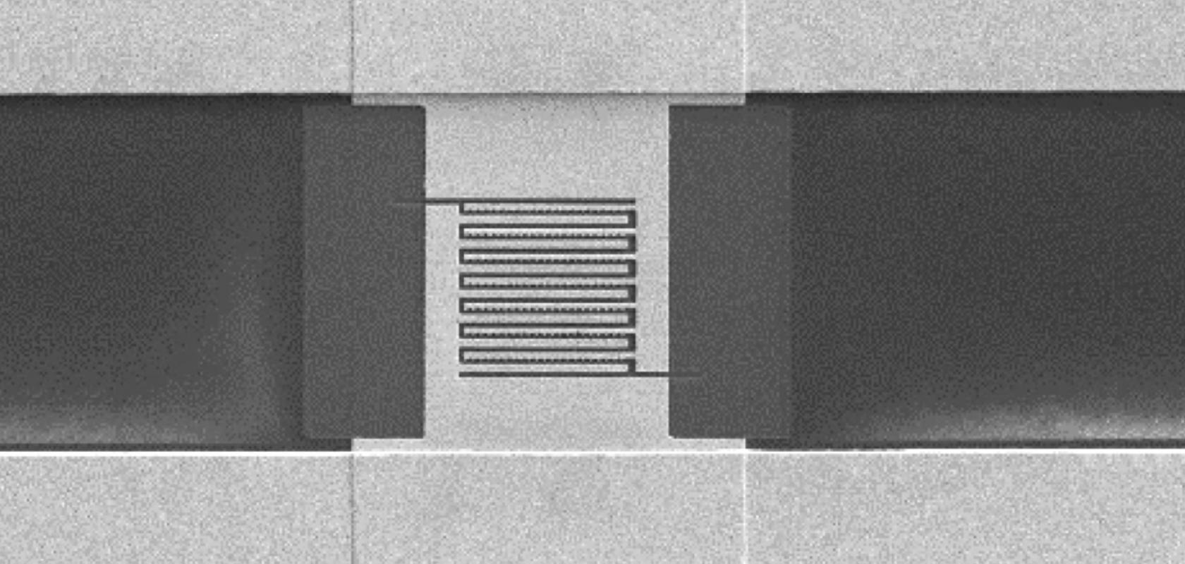 Asymmetric plasmonic antennas deliver femtosecond pulses for fast
